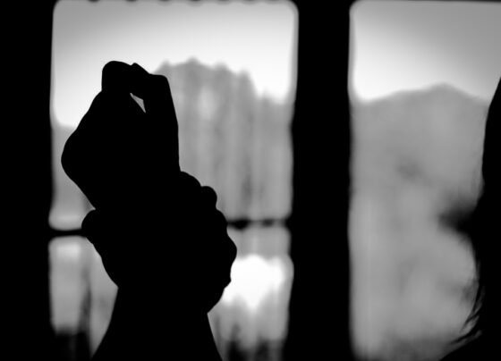 Homem é preso acusado de raptar, roubar e estuprar jovem em Cuiabá