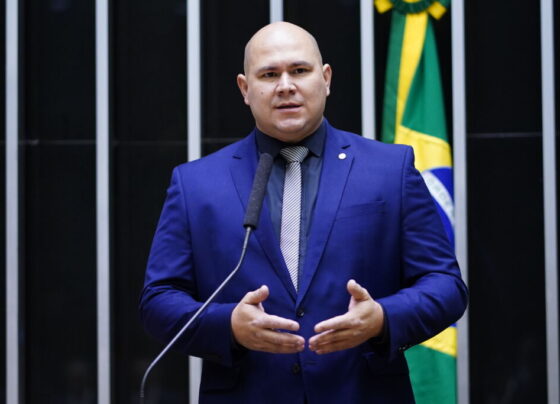 Abilio terminará mandato com 574 projetos de lei e legado de equoterapia no SUS