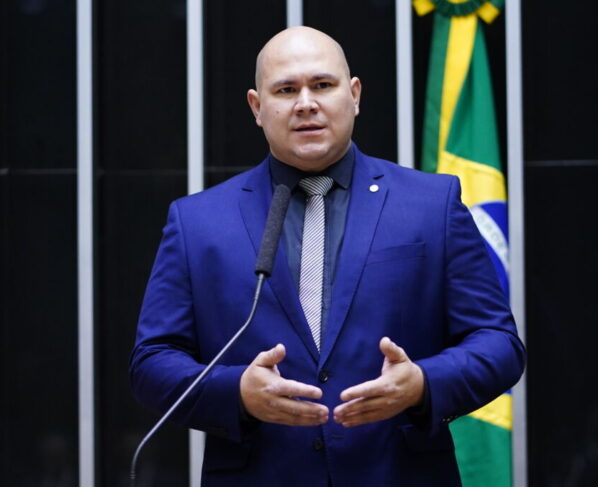Abilio terminará mandato com 574 projetos de lei e legado de equoterapia no SUS
