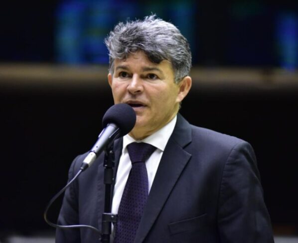 CCJ aprova projeto que prevê recontagem física de votos; Medeiros comemora conquista