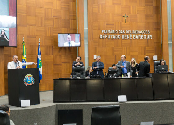 Deputados deixam para o próximo ano votação de projeto que proíbe celulares em presídios