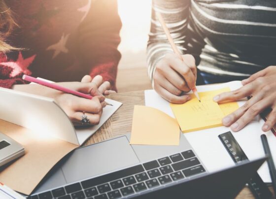 Profissões em alta: quais cursos você pode fazer para ganhar mais em 2025?