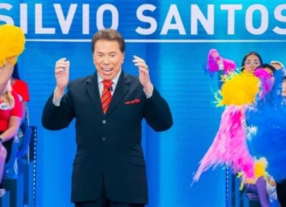Silvio Santos é clicado durante um de seus programas - Metrópoles