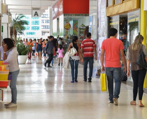 Vai às compras? Planejar é essencial para economizar e não comprometer o orçamento, alerta Procon-MT