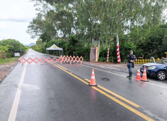 Polícia Militar está com barreiras montadas na Salgadeira e próximo a Casa do Mel, para evitar veículos pesados no trecho do Portão do Inferno. (Foto: PMMT)