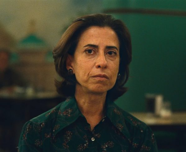 Imagem colorida de Fernanda Torres no filme Ainda Estou Aqui - Metrópoles