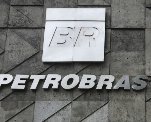 Petrobras reajusta preço do diesel em R$ 0,22 às distribuidoras
