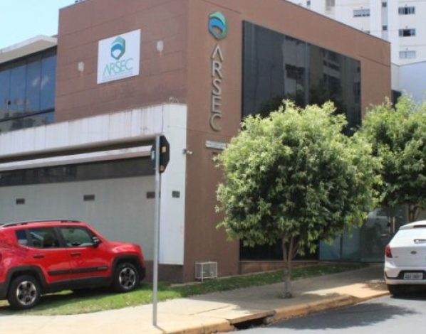 Prefeito envia à Câmara projeto que extingue Arsec e cria novos conselhos
