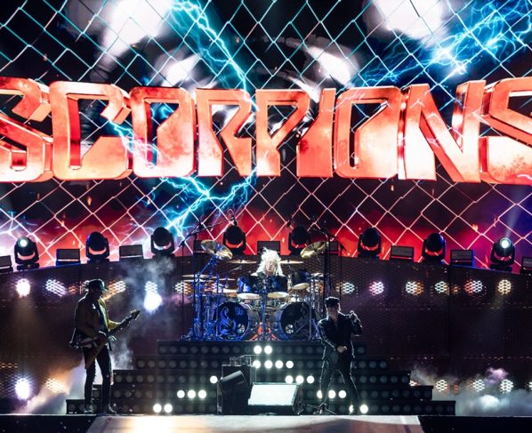Scorpions se apresentam no palco Mundo durante o primeiro dia da 20ª edição do Rock In Rio Lisboa, em 15 de junho de 2024
