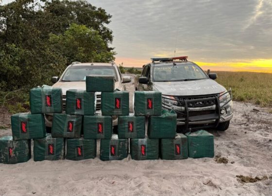 Gefron apreende mais de 550 quilos de cocaína escondidos em caminhonete