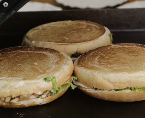 Justiça mantém interdição de lanchonete em MT que funcionava sem alvará