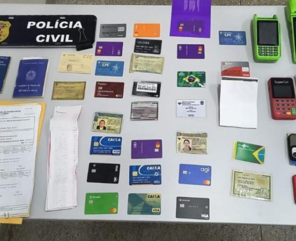 Mulher é presa após fingir ser advogada e aplicar golpes financeiros em idosos