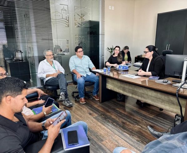 Primeira-dama articula nova praça no Distrito do Sucuri com academia e playground