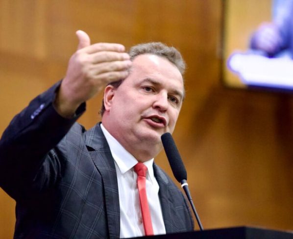 Russi classifica taxa de 50% ao Brasil decretada por Trump como “decisão louca”