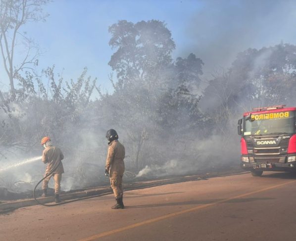 Fogo em vegetacao do Altos da Serra