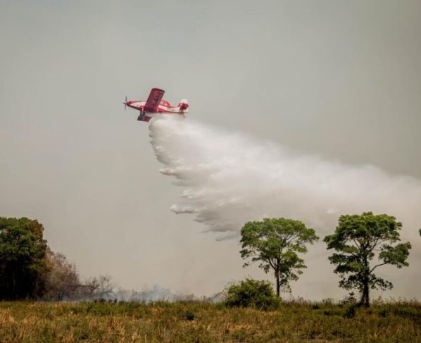 Corpo de Bombeiros monta força-tarefa e extingue incêndio em Chapada dos Guimarães