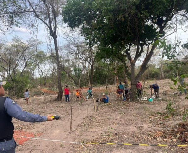 Polícia expulsa grileiros de ocupação irregular em Cuiabá