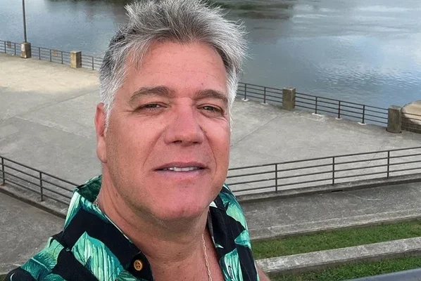 Ator quebra silêncio após ser banido do SBT por concordar com Zezé - destaque galeria