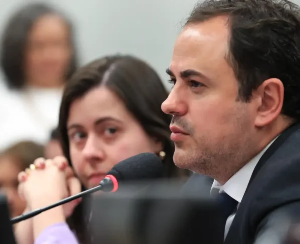 Câmara decide suspender Glauber Braga por 6 meses
