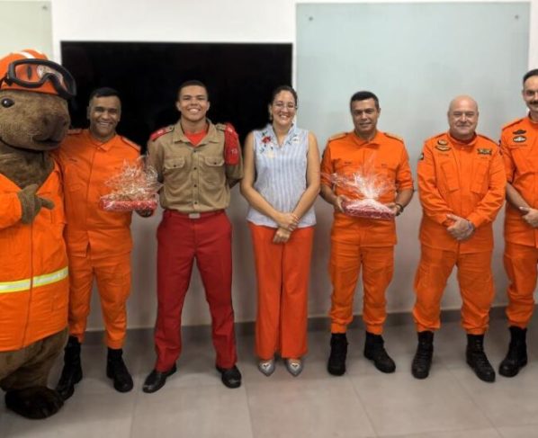 Corpo de Bombeiros entrega tablets aos vencedores do Desafio Repórter Sentinelas do Amanhã