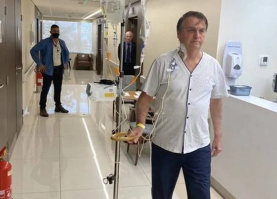 Michelle anuncia que cirurgia de Bolsonaro ocorreu bem