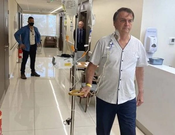 Michelle anuncia que cirurgia de Bolsonaro ocorreu bem