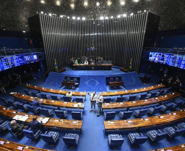 Senado aprova projeto que reduz penas de condenados pelos atos de 8 de janeiro