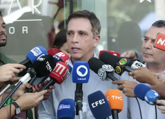 Bolsonaro recebe alta nesta quinta e volta para a cela da PF com aparato médico