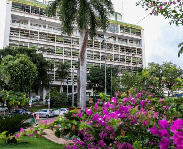 Prefeitura de Cuiabá propõe lei inédita que garante 100% da renda a servidoras durante a licença-maternidade