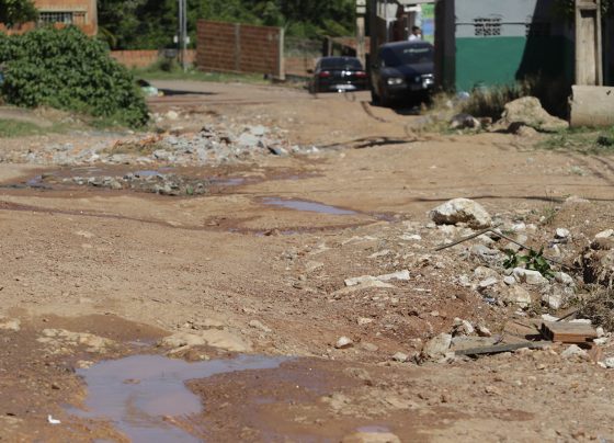Moradores de ruas sem pavimentação terão isenção de IPTU em Cuiabá
