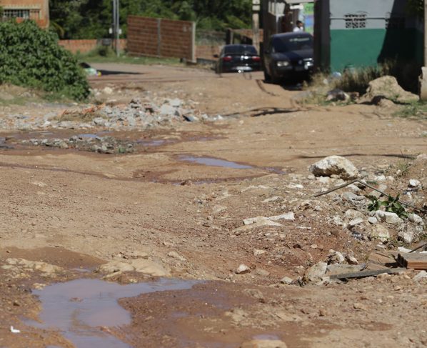 Moradores de ruas sem pavimentação terão isenção de IPTU em Cuiabá