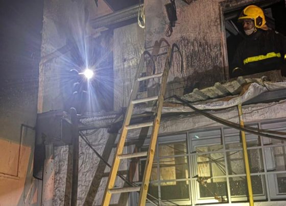Incêndio atinge veículos e parte de comércio durante a madrugada em Cuiabá