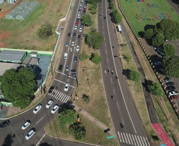 Avenida Duque de Caxias, em Campo Grande. (Foto: David Melo)