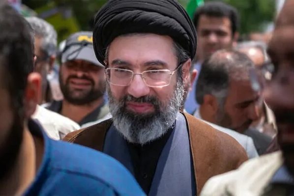 Irã escolhe mais um extremista como líder supremo; veja quem é!