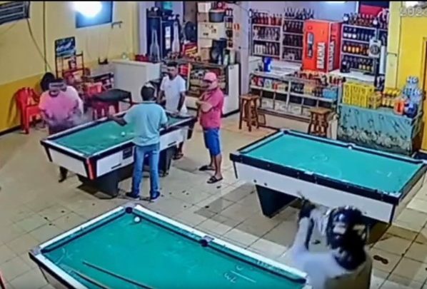 Veja vídeo! Homem é morto a tiros dentro de bar no interior de MT