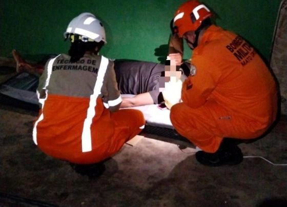 Bombeiros socorrem homem em situação de rua com dores no peito em Água Boa