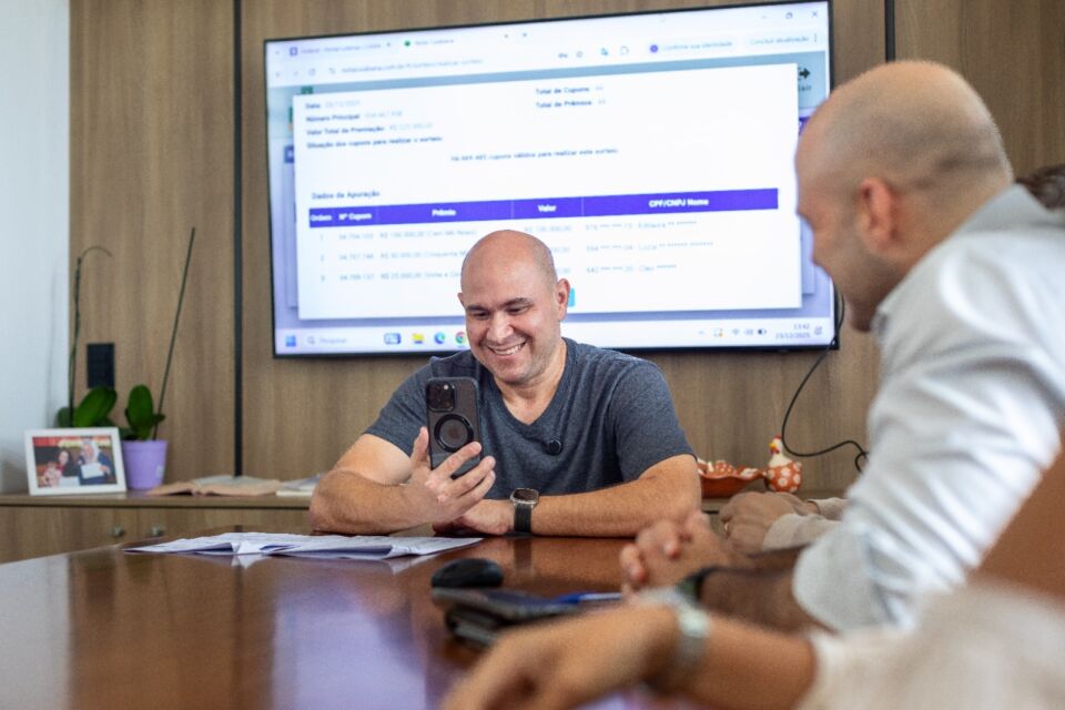 Cuiabá anuncia empréstimo de R$ 112 milhões para asfaltamento e prevê novo cartão de transporte por assinatura