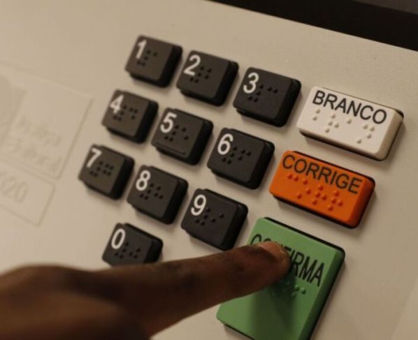 Muito além de Mauro Mendes: onze governadores deixaram governo para disputar eleições