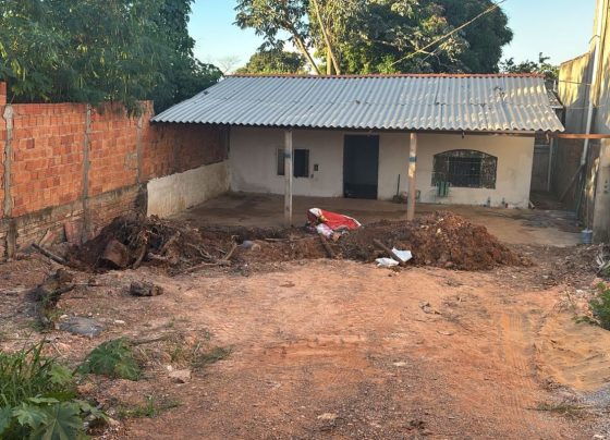 Corpo de Nilza foi encontrado a dois metros de profundidade no quintal. - Foto: Reprodução