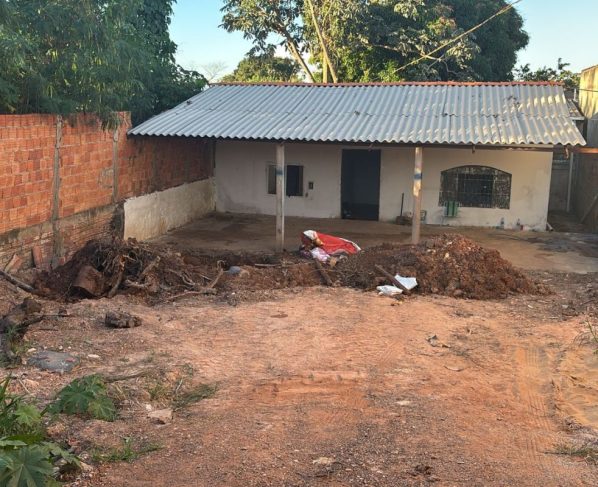 Corpo de Nilza foi encontrado a dois metros de profundidade no quintal. - Foto: Reprodução