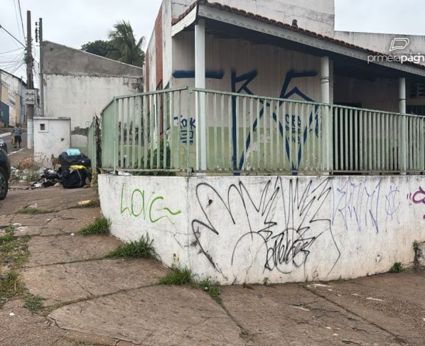 Casa abandonada onde o corpo foi encontrado. - Foto: Renato Silva/TVCA