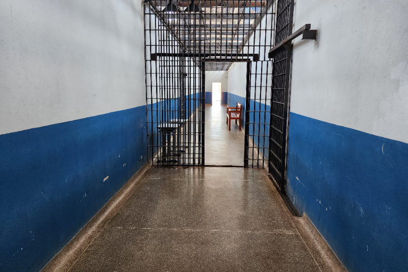 homem preso após ser declarado inocente